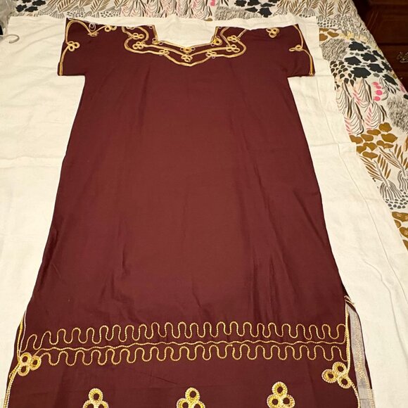 Lovely Decorative Short-Sleeve Brown Caftan with Gold Embroidery - XL or XXL - Picture 2 of 6